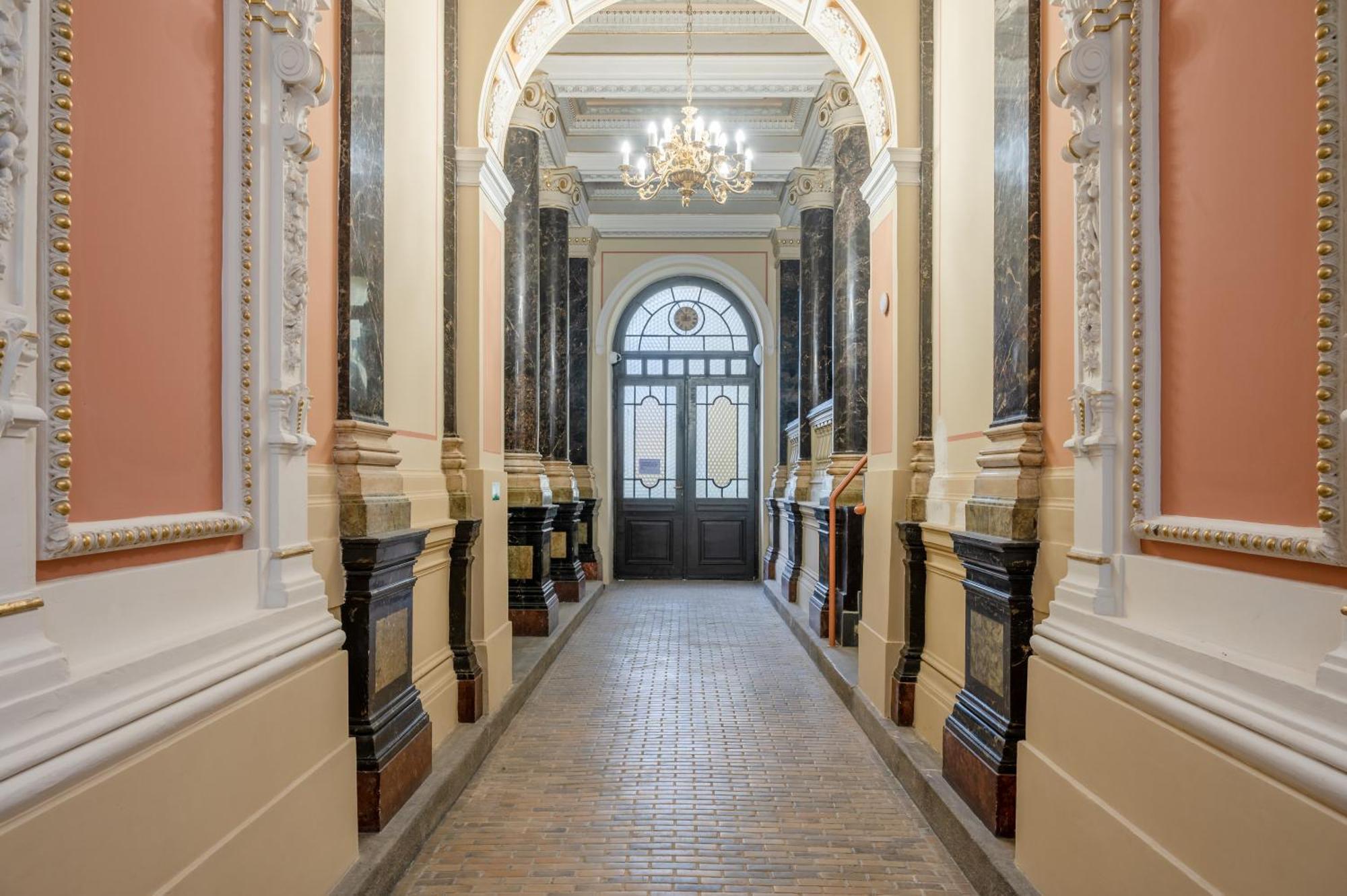 Palace Petrarca Praag Buitenkant foto